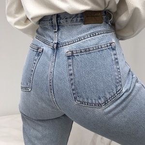 VINTAGE HIGH WAISTED CALVIN KLEIN MOM STYLE JEANS